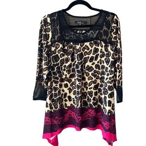 Calessa Sz M Mixed Media Animal Print Grid Shark Bite Hem Tunic Top Like New